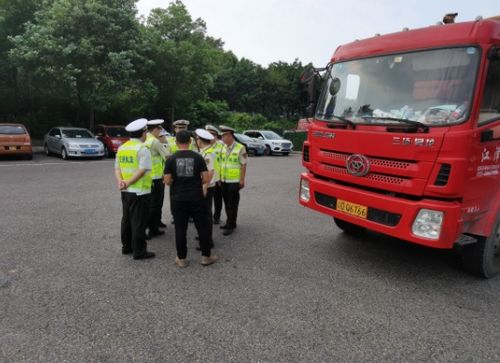 双福街道 专项整治物流运输及道路交通秩序